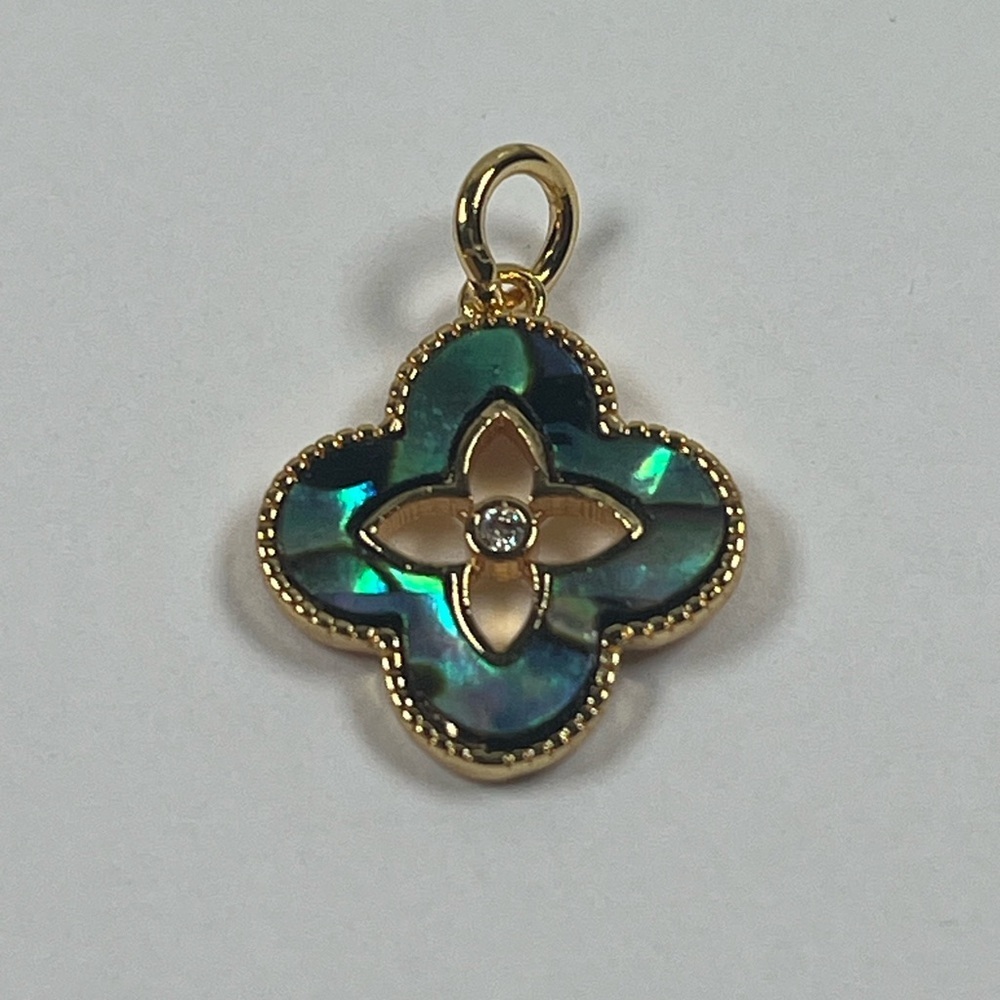 18 K Plated Abalone CZ Floral Clover Charm Pendant - Picture 2 of 8